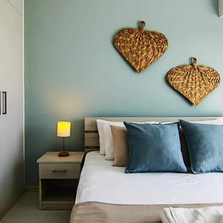 Phaedrus Living: View Fountain Court 113 Apartman