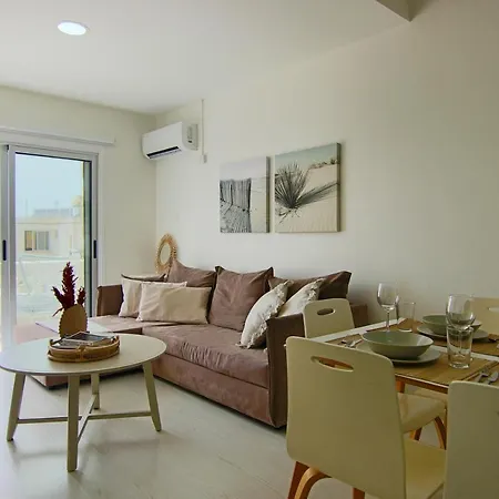 Apartment Phaedrus Living: View Fountain Court 113 *