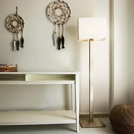 Apartment Phaedrus Living: View Fountain Court 113