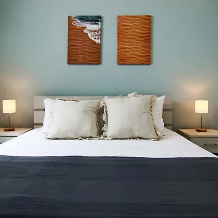 Phaedrus Living: View Fountain Court 113 Appartement *