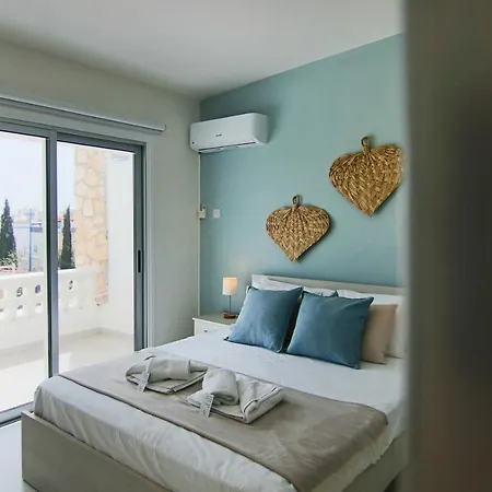 Phaedrus Living: View Fountain Court 113 *
