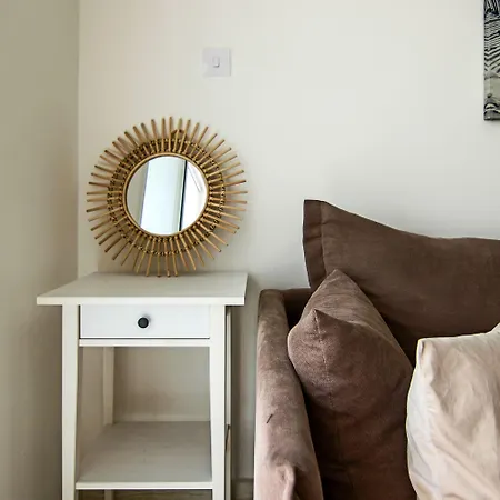 Phaedrus Living: View Fountain Court 113